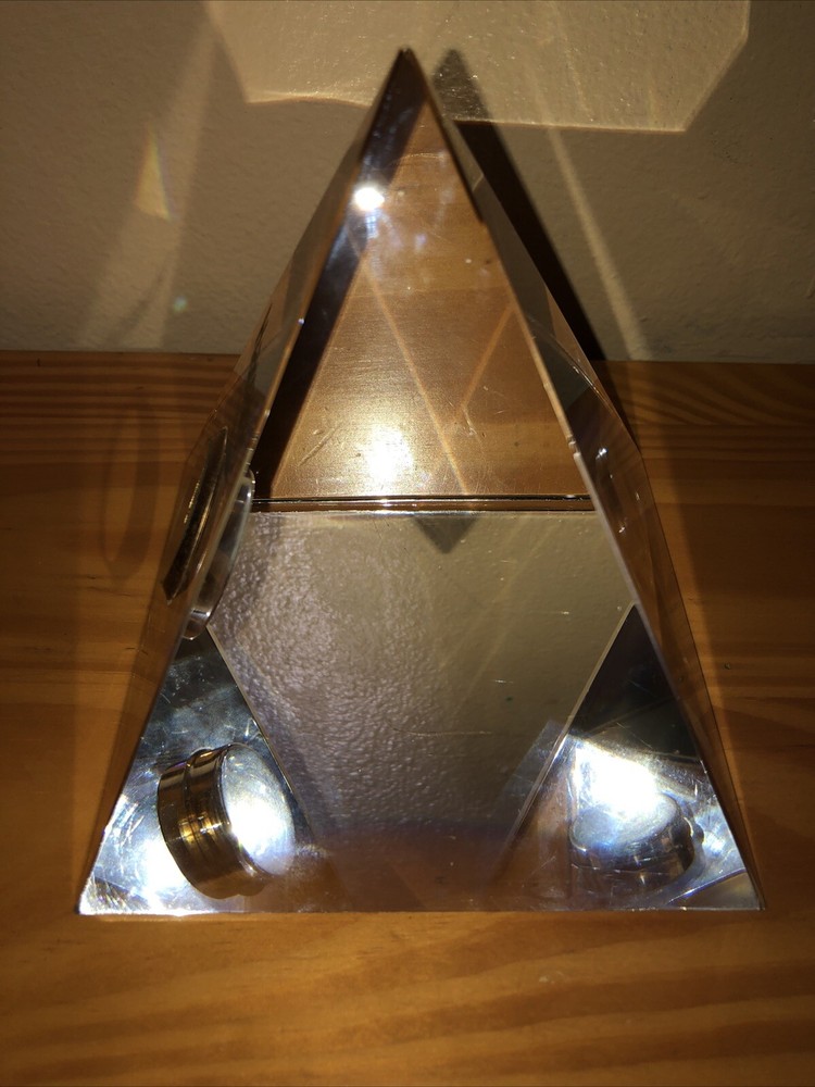 Harrah's Laughlin Casino Glass Pyramid Clock