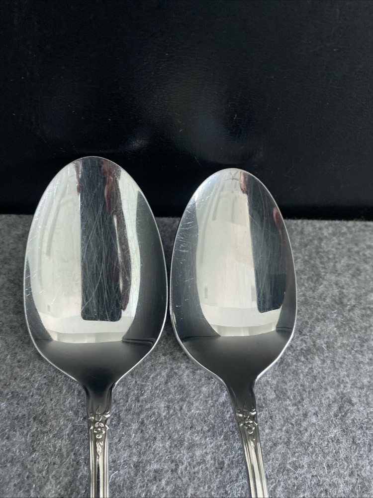 2 Oneida Distinction KENNETT SQUARE Stainless HH Servings Spoons Flatware