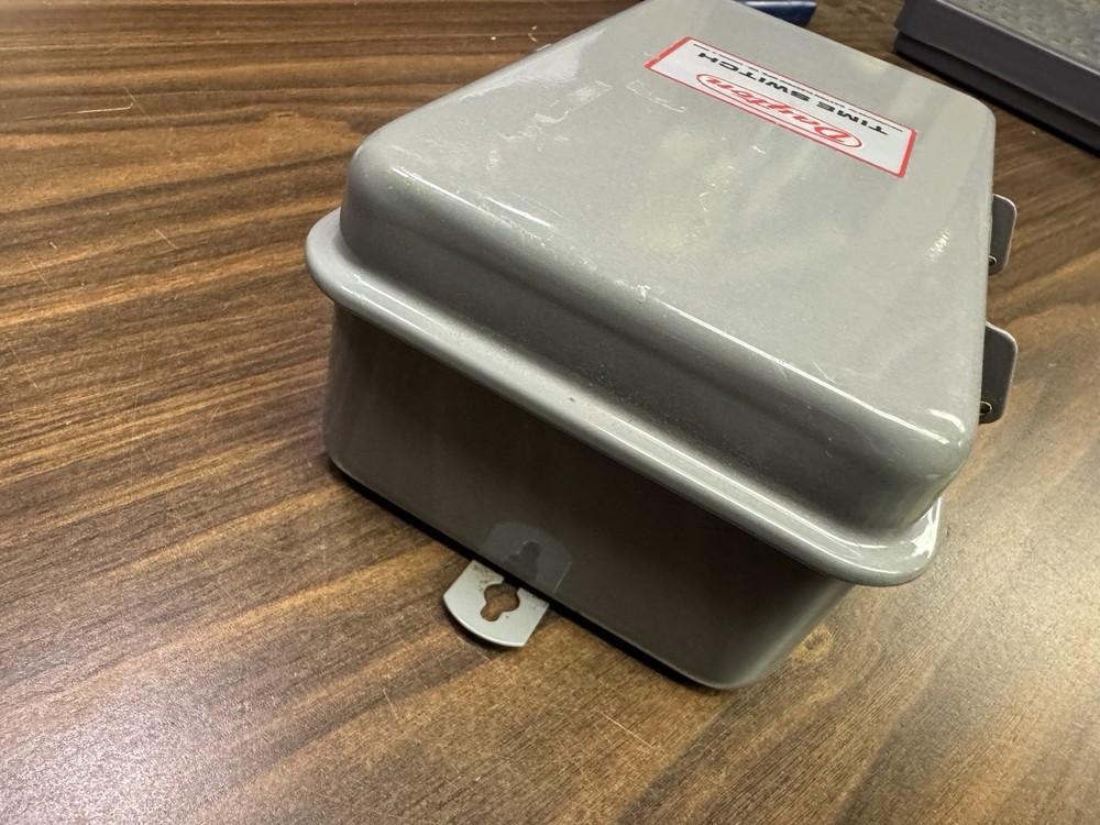 Dayton Time Switch Box Model 2E258A Electric Timer