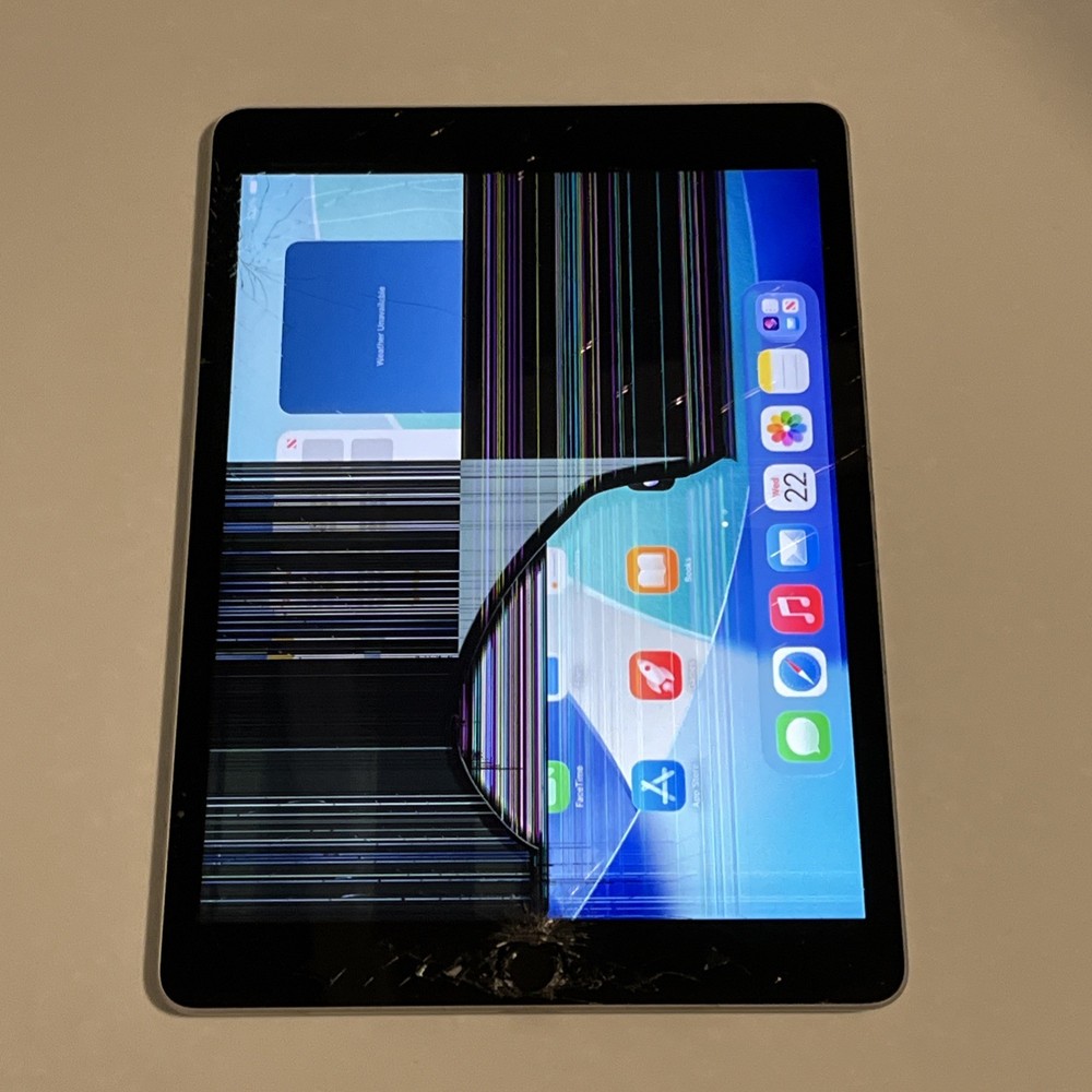 Apple iPad 9th Gen 64GB WIFI Only - Cracked Screen - Silver