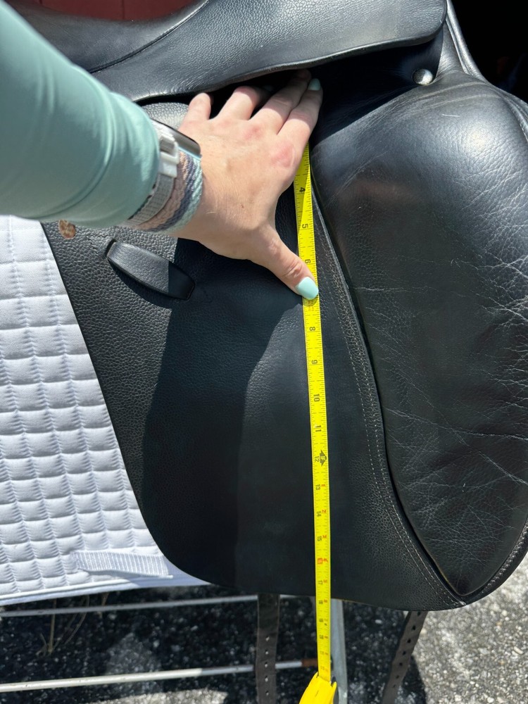 17” (adjustable) Hastilow Bentley Dressage Saddle