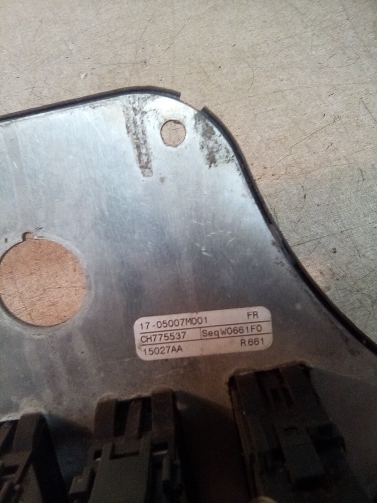 2009 Peterbilt 387 17-05007M001 Dash Switch Panel