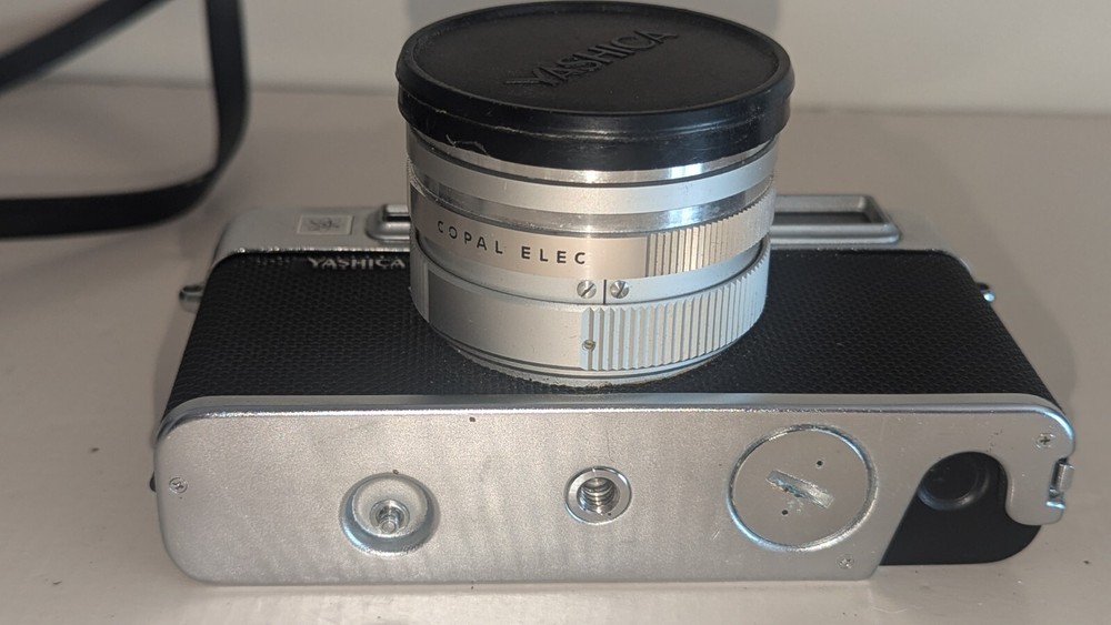 Yashica GS Electra 35 Vintage 35mm Camera Untested