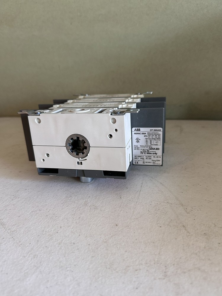ABB 1SCA022723R0220 Disconnect