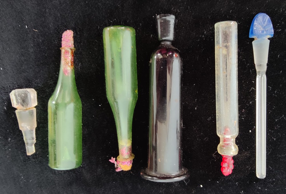 4 Miniature Perfume Bottles/Vials/2 Stoppers ~ Mystery Makers
