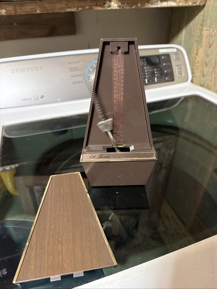 Vintage Seth Thomas Metronome Wind-Up Pyramid Style 1104 (E500-000)