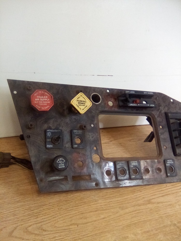 Volvo VNL Dash Switch Panel