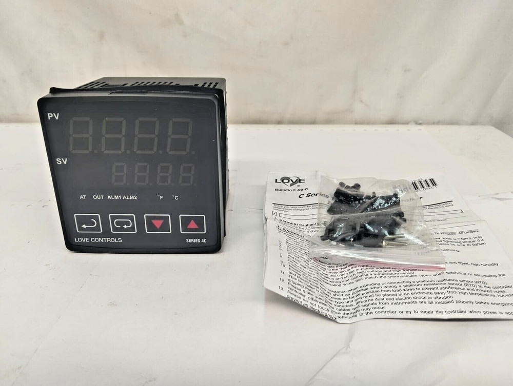 DWYER INSTRUMENTS – TEMPERATURE CONTROLLER – 4C-3