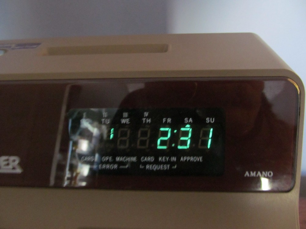 AMANO Microder MR7500 Series MR7520 Mdl Tine Clock *UNTESTED-NO KEYS - POWERS ON