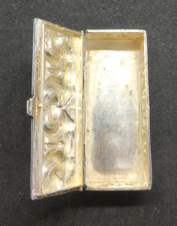 Antique Victorian Era Ornate Repousse Rectangular Pill/ Trinket Box 800 Silver