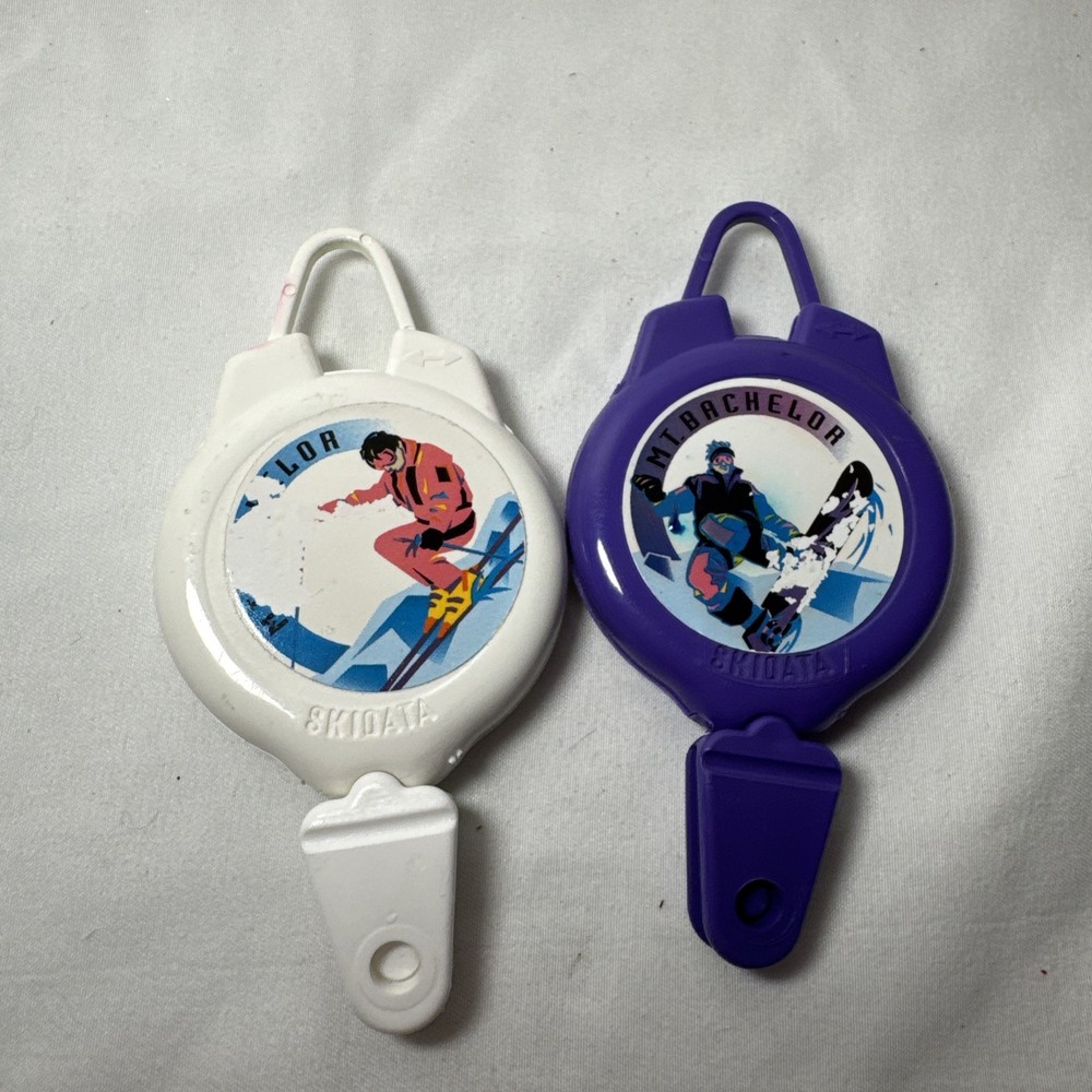 Vintage Ski Zip Retractable Pass Holder Mt Bachelor Oregon Fully Functioning.