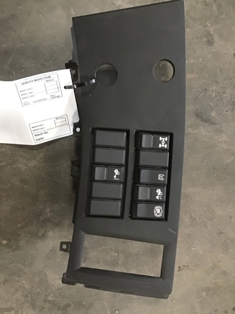 Volvo VNL 82756001 Dashboard Switch Panel