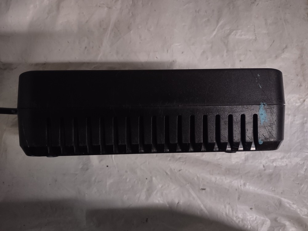 W BOX TECHNOLOGIES 8-Outlets UPS with 1 USB, 625 VA/390W READ NOTES Dead Battery