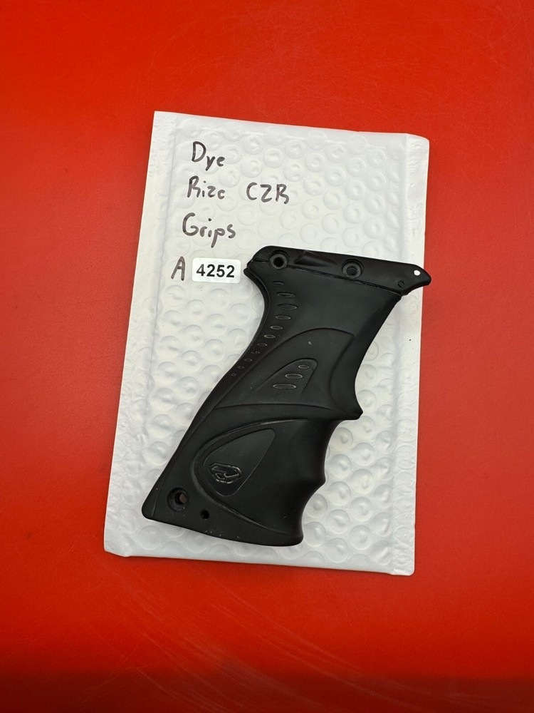 Dye Rize CZR Grips