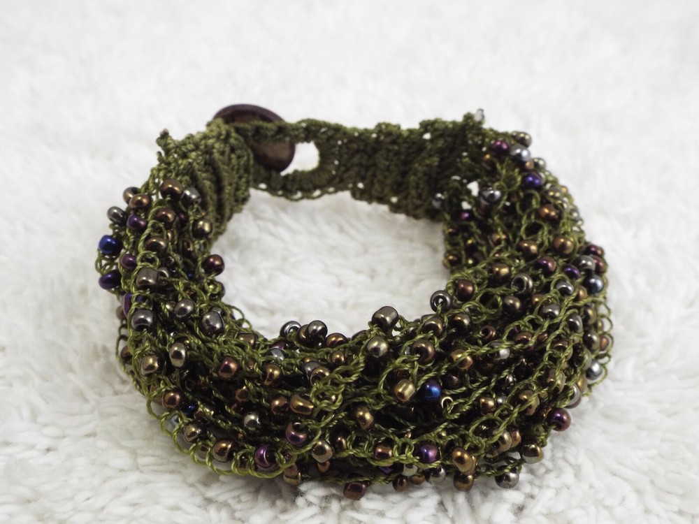 Crocheted Green Bead String Bracelet (A14)