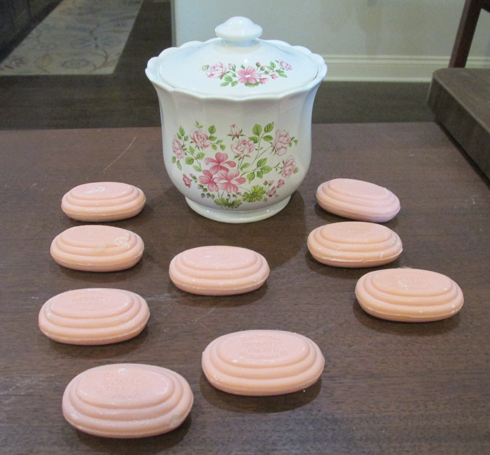 BRONNLEY ENGLISH SOAP JAR + LID WHITE WITH ROSE GERANIUM PATTERN