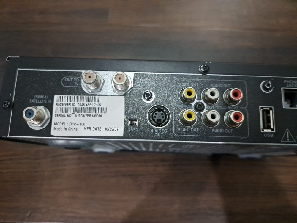 Direct TV Model D12-100 Satellite Receiver With Access Card