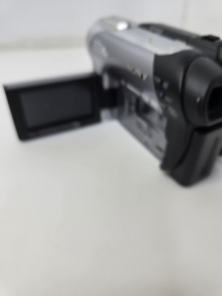 Sony Handycam DCR-DVD306E Handheld DVD Camcorder Silver Tested