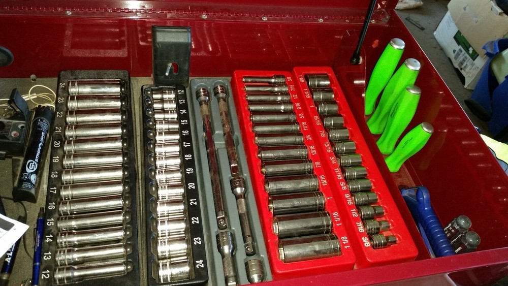 Snap on Toolbox - Locking - Rolling - Does not include any tools in price.