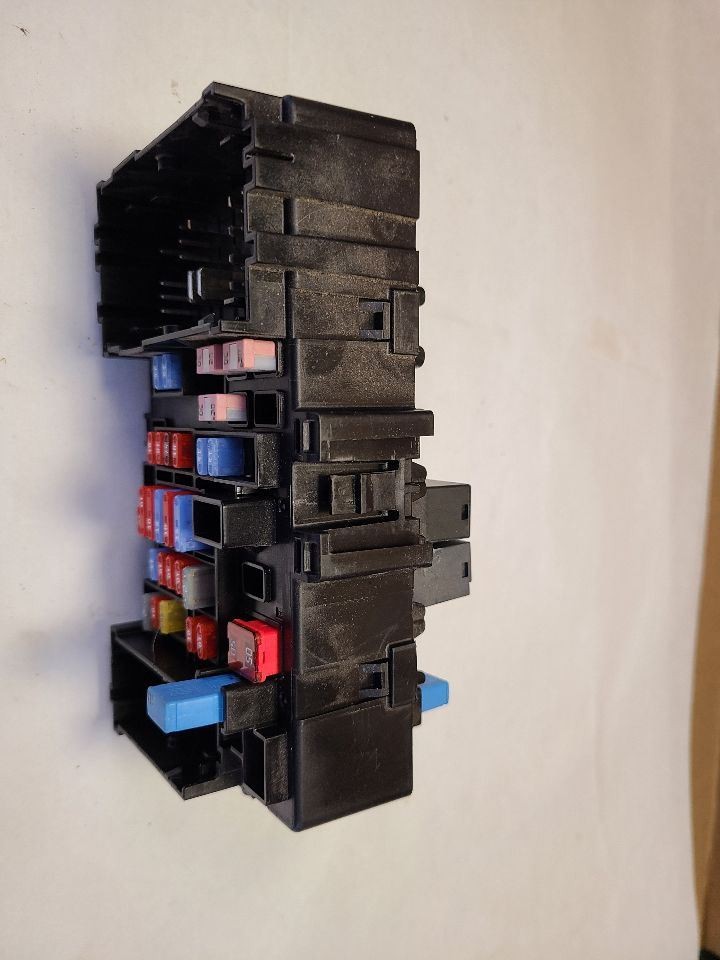 SUBURBN15 2015 Fuse Box Cabin 623087