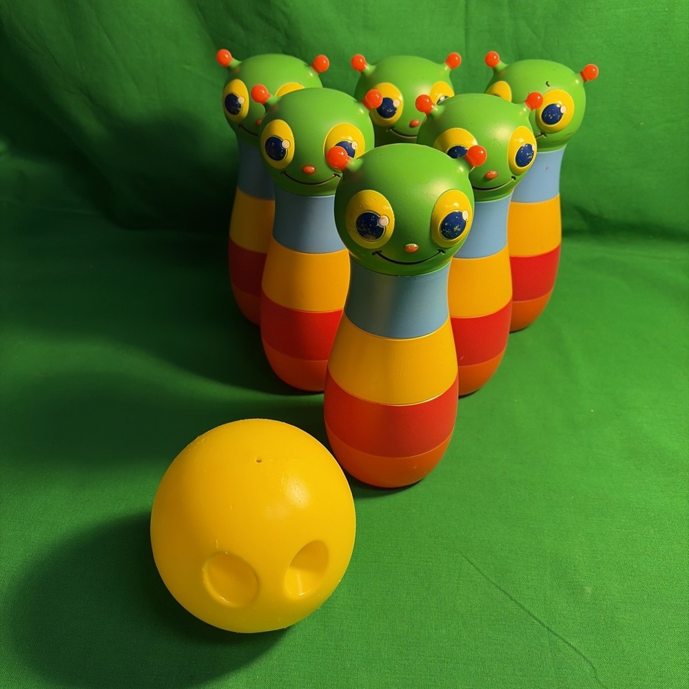 Melissa & Doug Cute as Bug Bowling Set 6 Rainbow Bug Pins 2 Balls & Carry Case