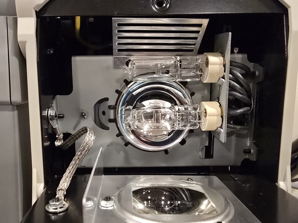 3M 2660 Overhead Projector with Case, 3 Spare Lamps