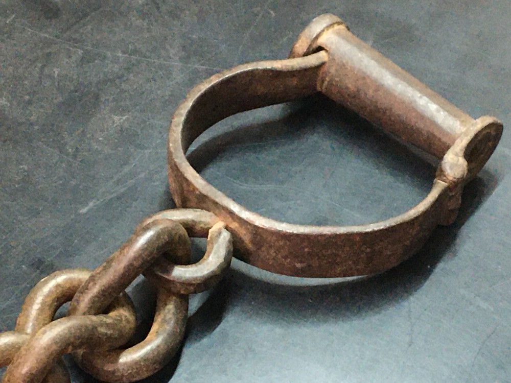 OLD VINTAGE HANDMADE RUSTIC IRON SOLID RARE HANDCUFF CHAIN MULTIPURPOSE USE