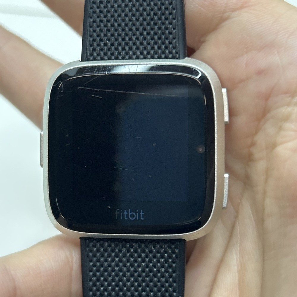 Black Size Small Fitbit Versa With Box And Charger - Tested READ