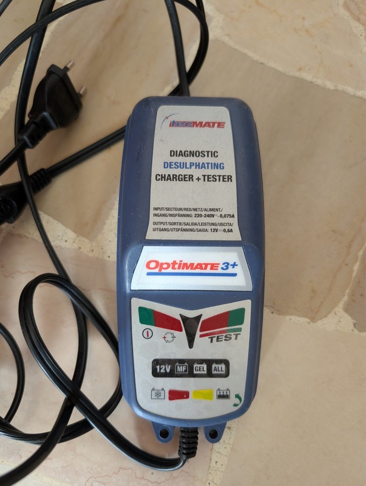 OPTIMATE BATTERY CHARGER AND MAINTAINER 3+ MOTORCYCLE SCOOTER QUAD