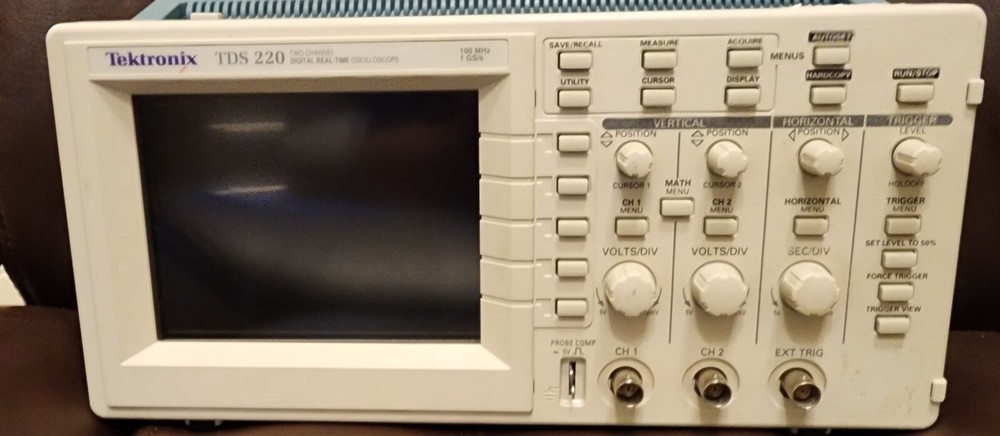 Tektronix TDS220 Digital Oscilloscope.excellent Condition