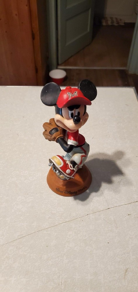 Disney World Mickey Mouse Baseball Pitcher Bobblehead 8 1/2" Tall