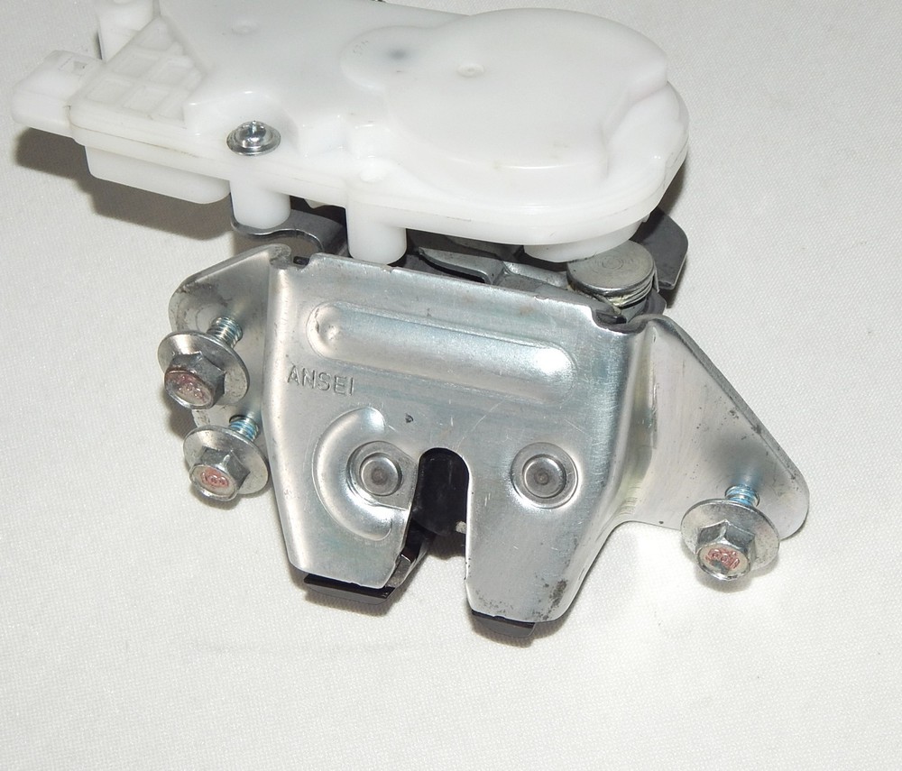 2010-14 MITSUBISHI LANCER SPORTBACK Hatchback Latch Lock Hatch Actuator Release
