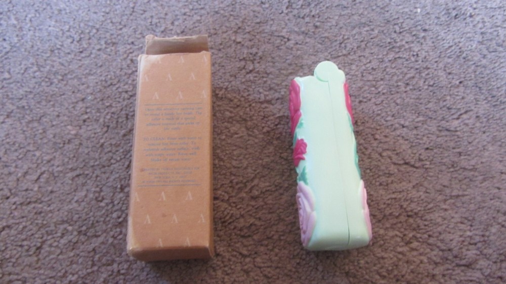 Avon Cute and Compact Lint Roller VINTAGE 1993