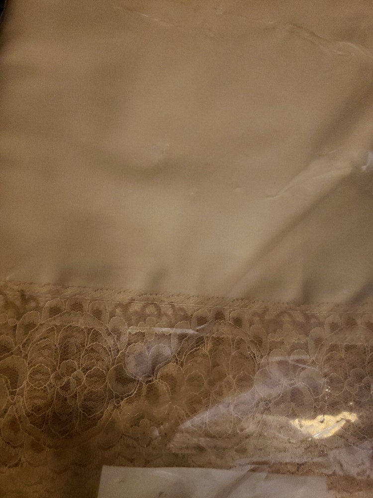 54" beige lace edge Dacron Polyester Soil resistant Tablecloth RS156