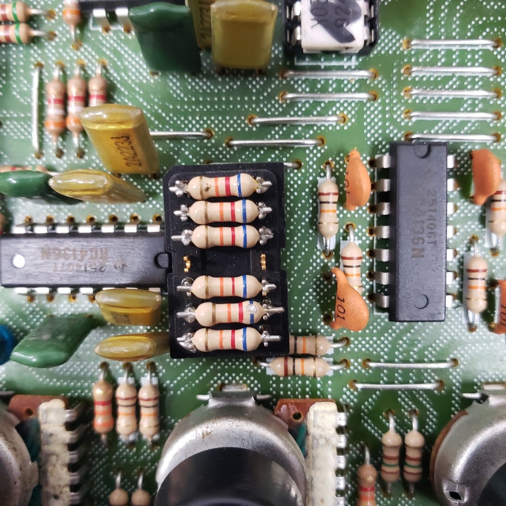 *SEE VIDEO* -Powers Up- AudioControl 4XS Programmable Electronic Crossover