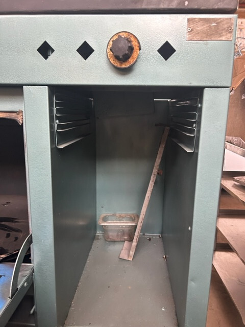 Peerless 40"by23" range 4 burner, Griddle, oven and broiler