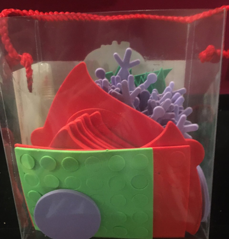 Creative Hands Foam Holiday Frames Kit Makes 30 Ornaments