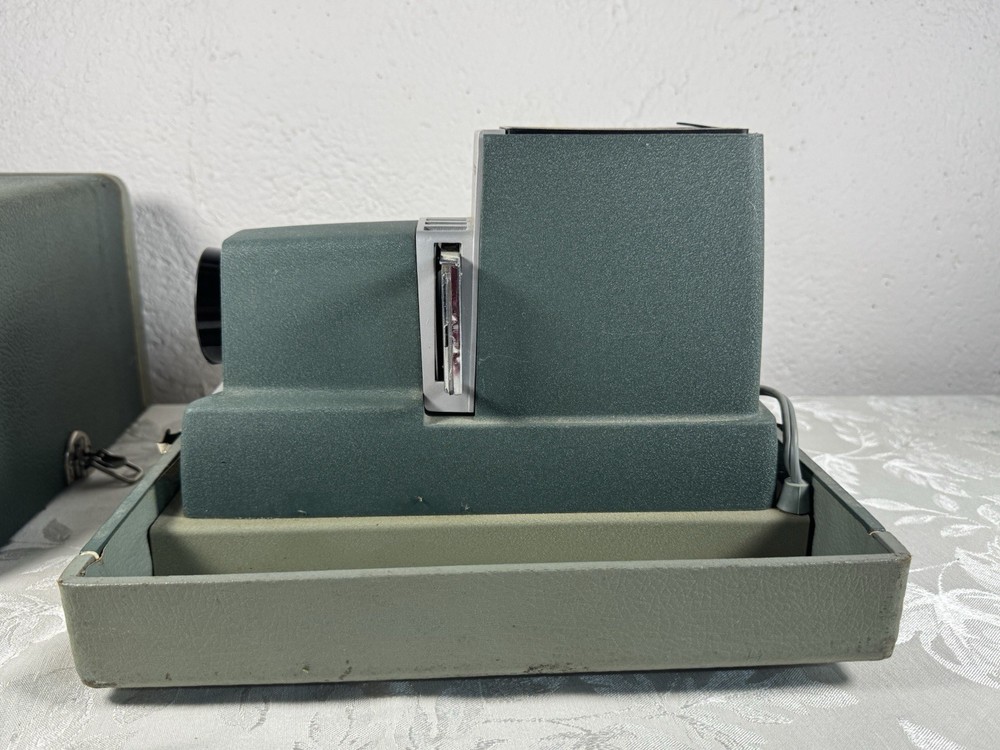 Argus 300 Slide Projector Vintage w/ Case Tested Working Lighted
