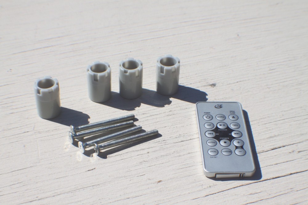 GPX - UNDER CABINET - AM/FM -CD PLAYER - MOUNTING HARDWARE - REMOTE - TESTED