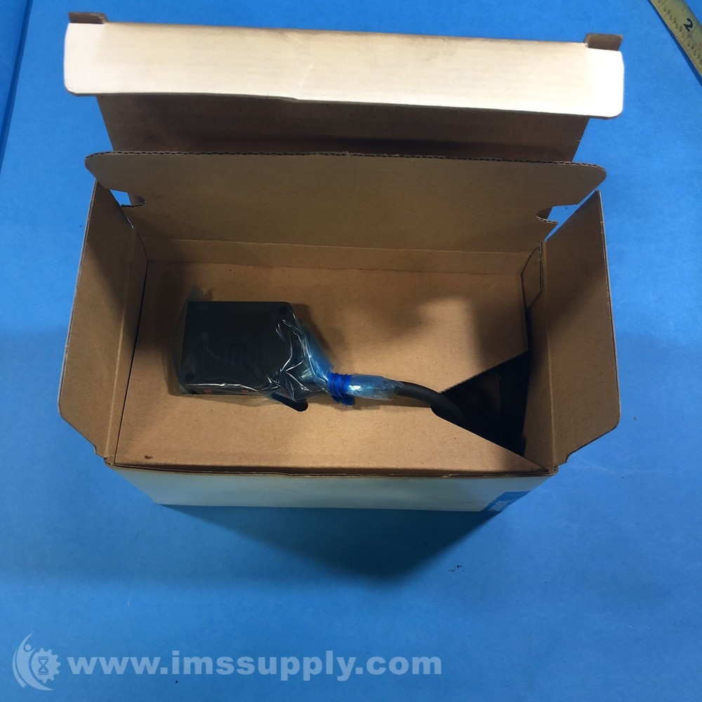 Omron ZX-LD100 Photoelectric Sensor FNFP