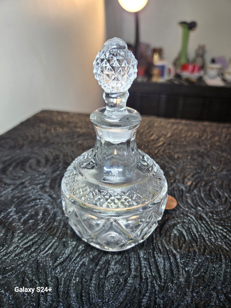 Clear Glass Pressed Diamond Pattern Round Cruet Set Decorative Glossy Finish