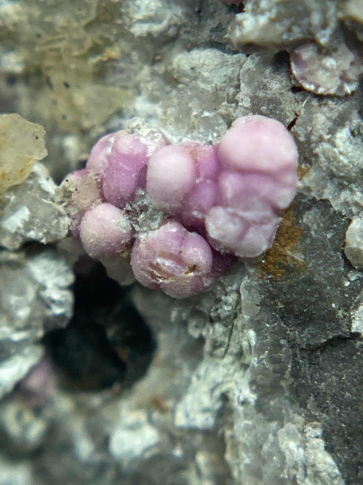 Chromium-bearing Dawsonite 27x57x38mm.