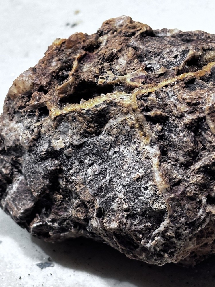 quartz low grade gold ore 706g