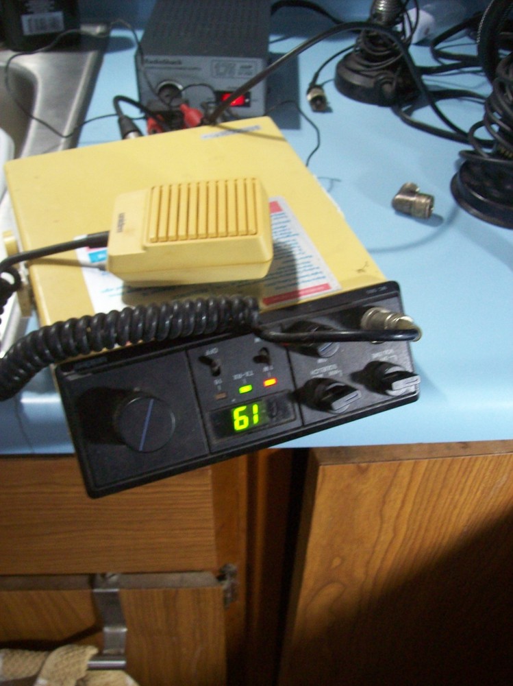 UNIDEN MC580 MARINE VHF TRANSCEIVER With MICROPHONE & MOUNTING BRACKET, WORKING