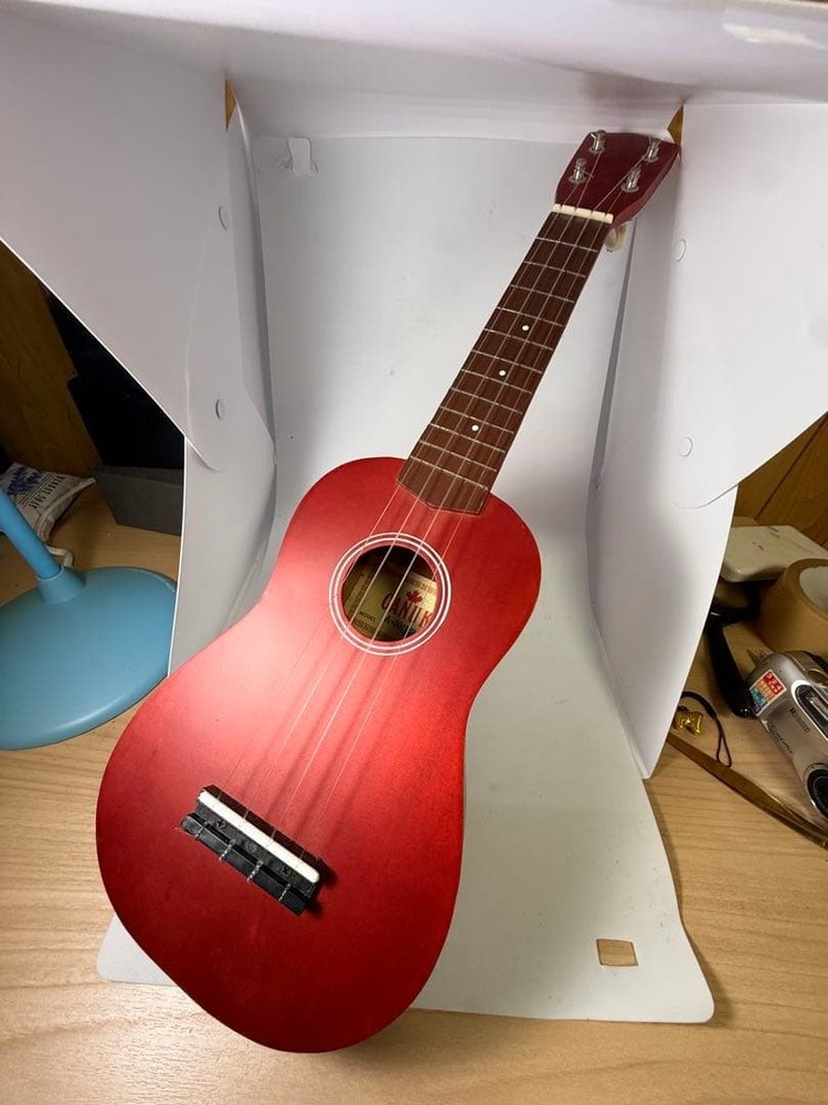CANUKE ukulele red 4 string with case