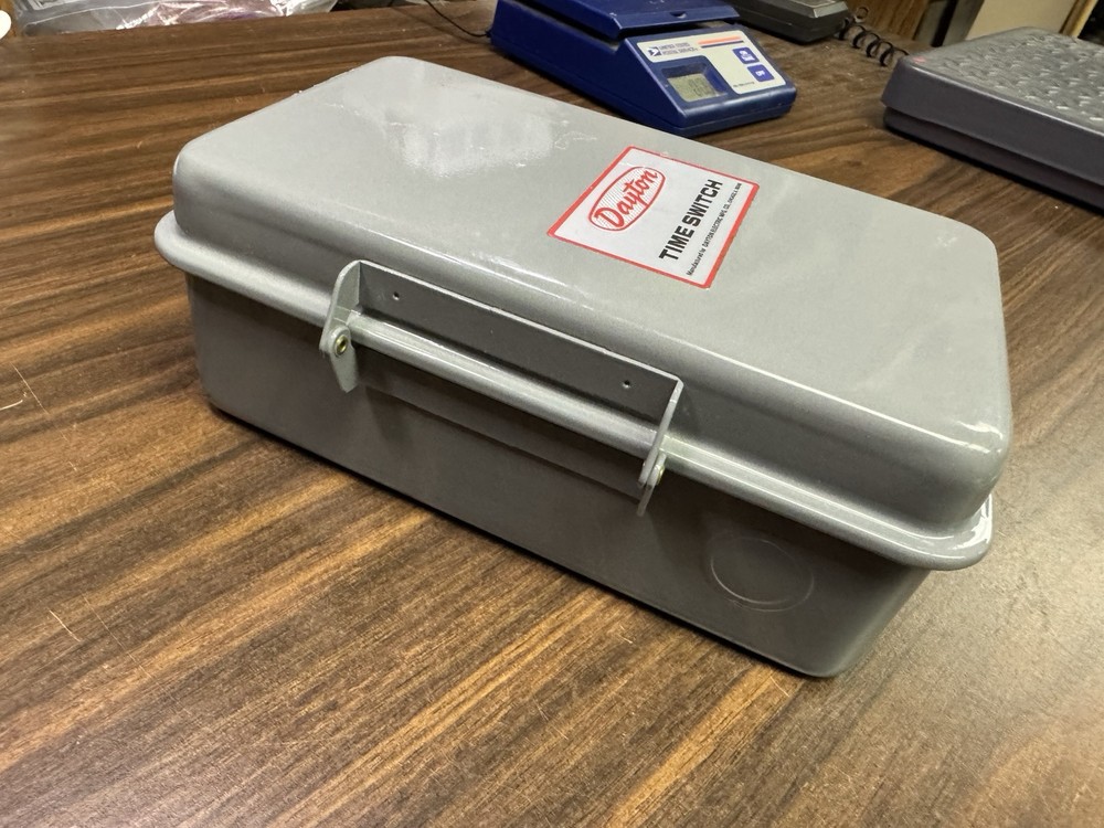 Dayton Time Switch Box Model 2E258A Electric Timer