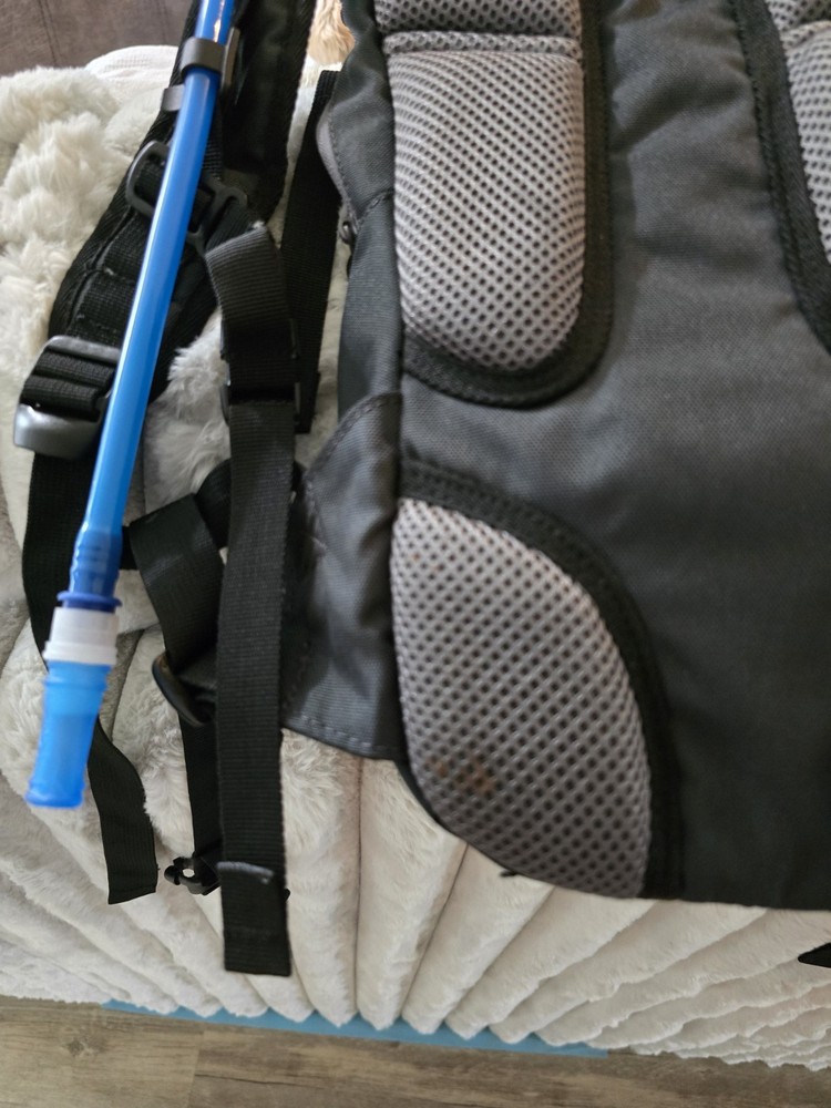 Coleman MAX Hydration Backpack w/New 2L Bladder and Cleaning Tools, EXC