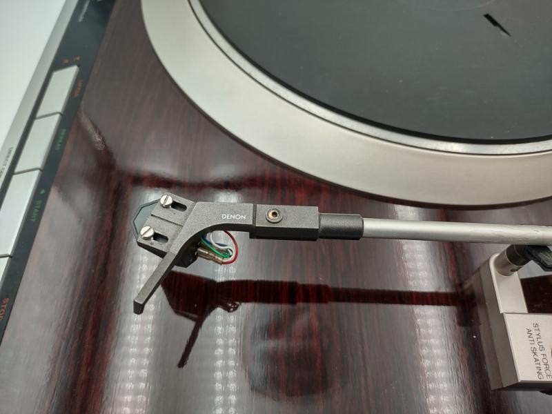 DENON DP-52F Direct Drive Microprocessor Controlled TURNTABLE with ORTOFON 2MRED