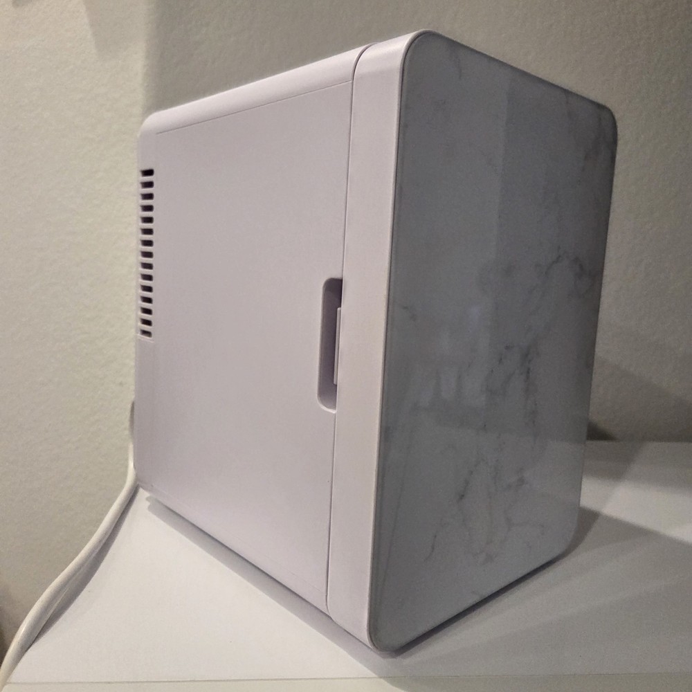 Kell Electronic USA Inc. Mini Fridge/Warmer, model K4108MRWH