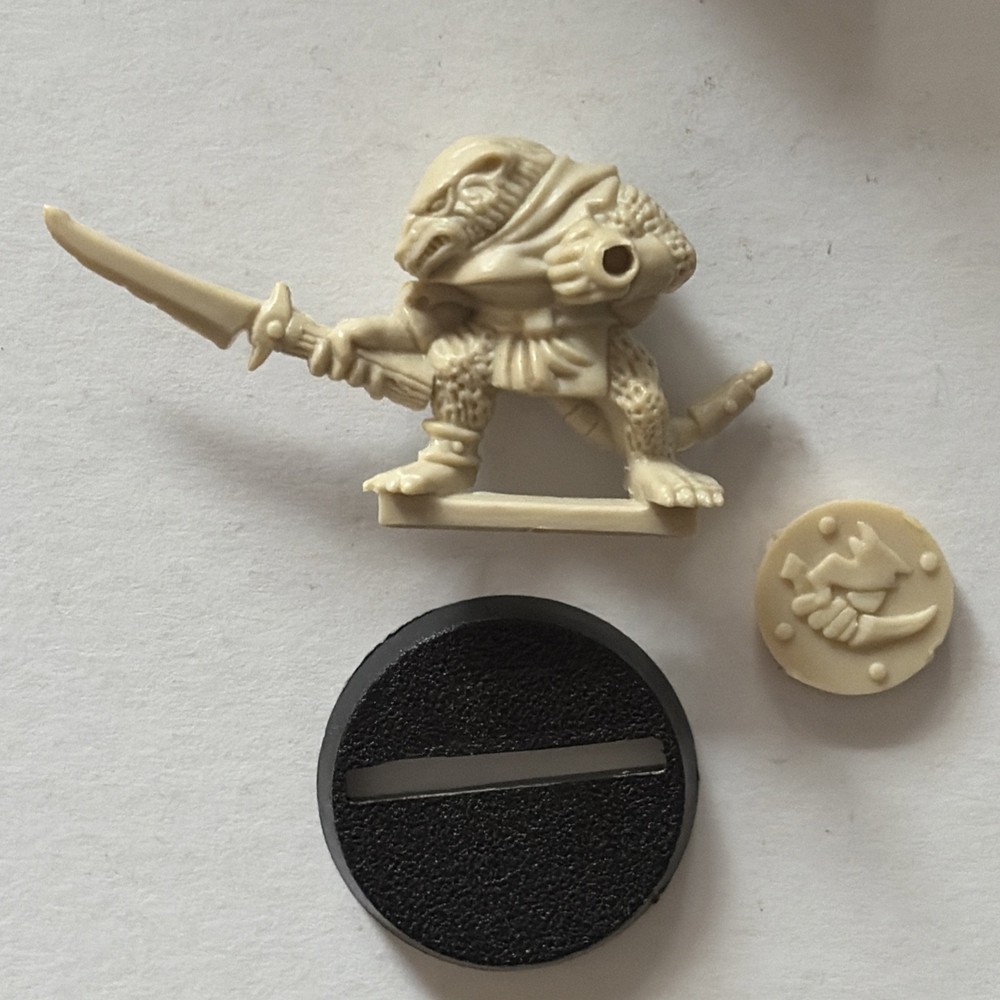 Advanced Heroquest figure Skaven (C) With Shield